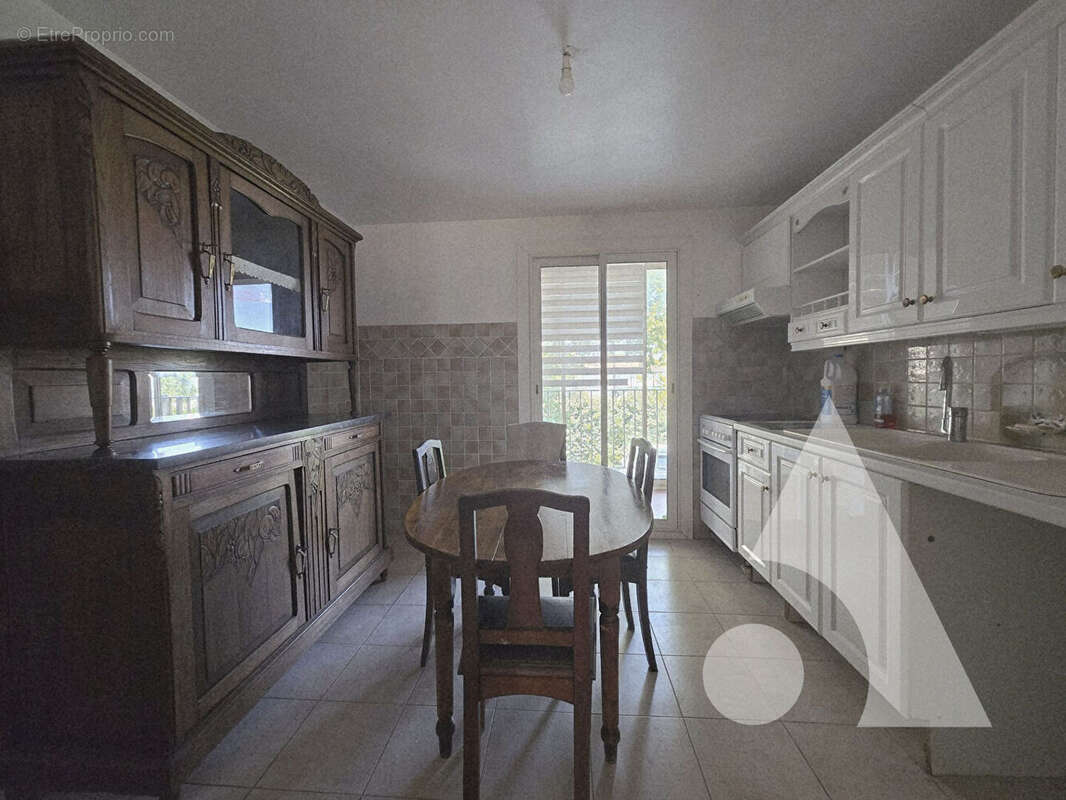 FREJUS PLAGE à 300 m des plages, T3 de 77 m² avec terrasse, parking et cave - photo 3