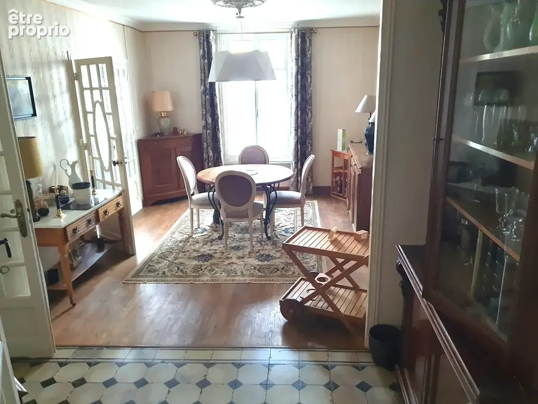 Belle maison de ville avec beaucoup de cachet et de caractère et très bien située - photo 4