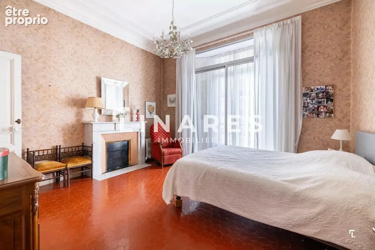 LE CHARME INTEMPOREL - Bureaux T6 de 211m2 - Balcons - 2 Caves - Chambre de bonne + Box (en sus) - 13008 - photo 14