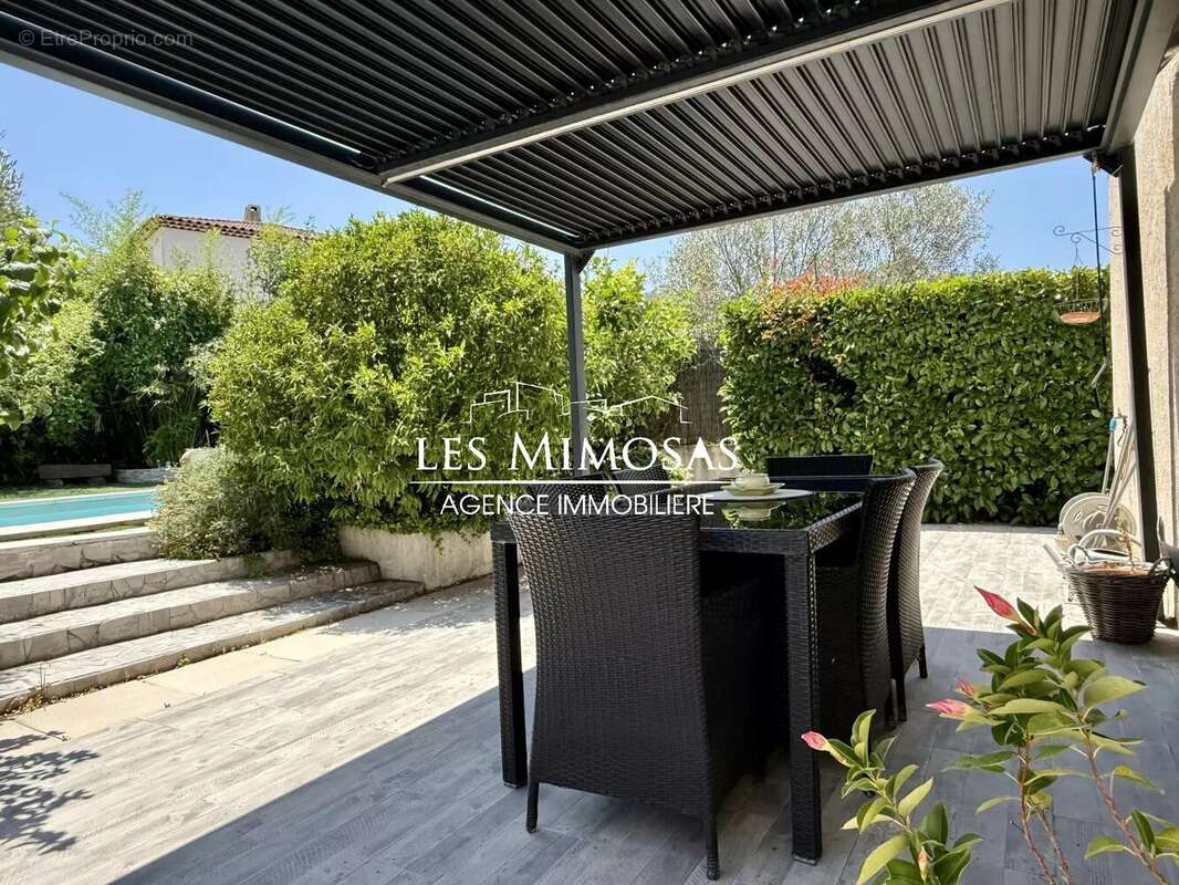 Maison à ROQUEBRUNE-SUR-ARGENS