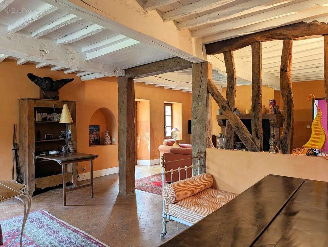 Maison de caractère avec 4 chambres sur 'environ 7318 m². - photo 13