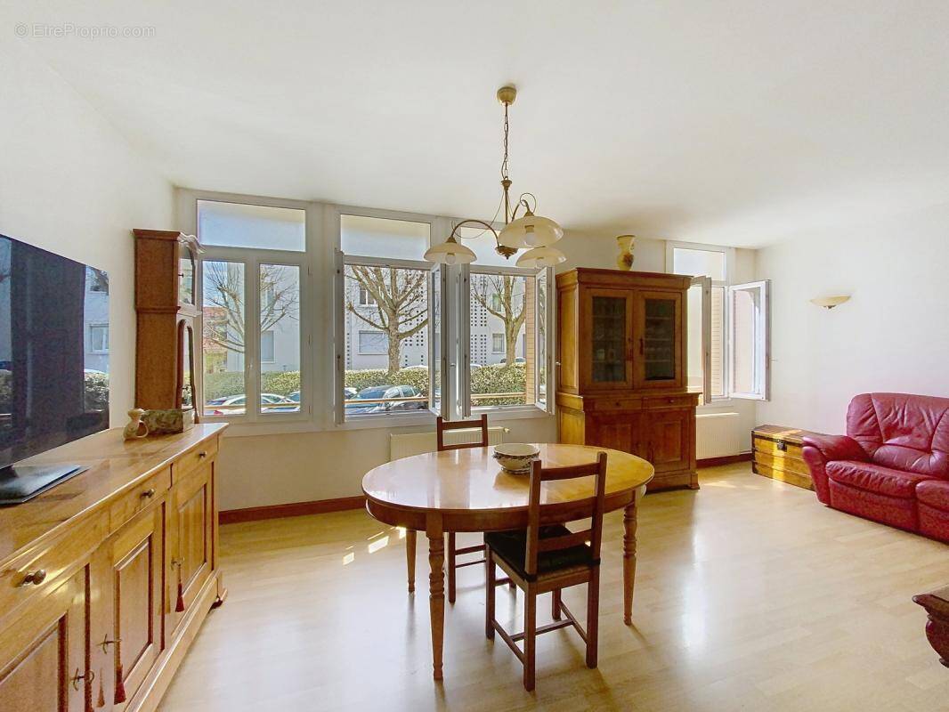 Appartement à OULLINS