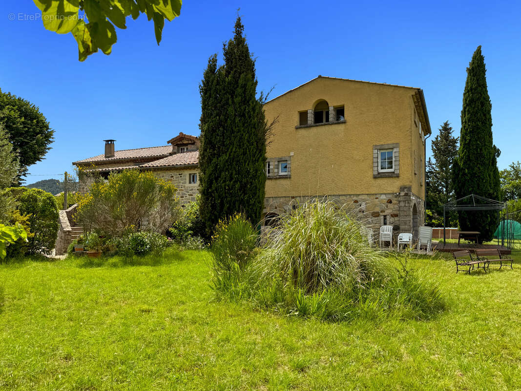 Maison à VILLENEUVE-DE-BERG