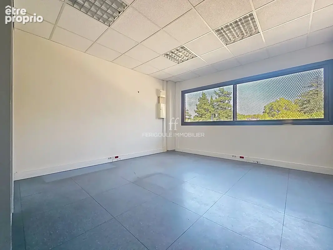 Avignon extra-muros. Bureaux 208m² .Emplacement privilégié, visibilité & stationnement - photo 8