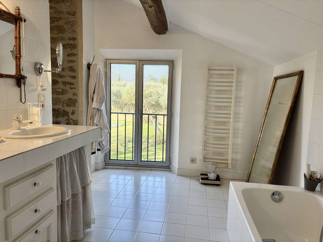 Maison à UCHAUX