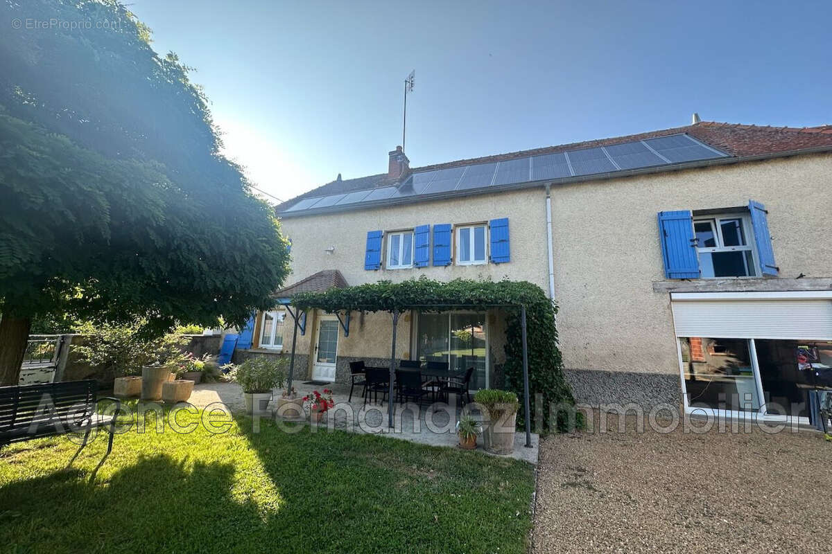 Maison 194 m² à Artaix  - photo 3
