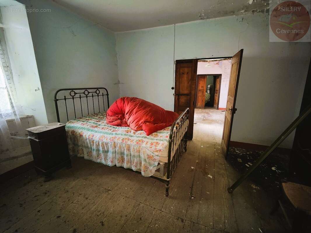 Maison à SAINT-MARTIN-DE-LANSUSCLE