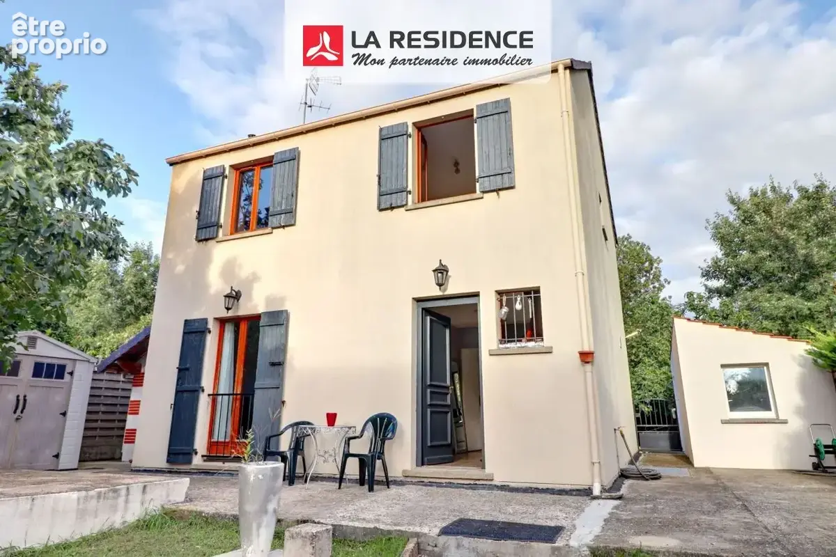 Maison à MAURECOURT