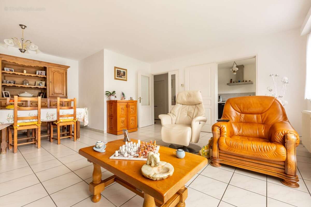 Appartement à AVION