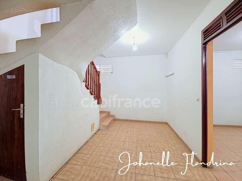 Les Abymes - Immeuble à fort potentiel, 230 m² - projet professionnel, bureaux ou activité libérale - photo 19