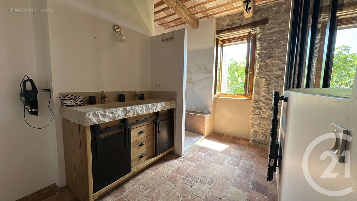 Maison 148 m² à Lussan  - photo 7