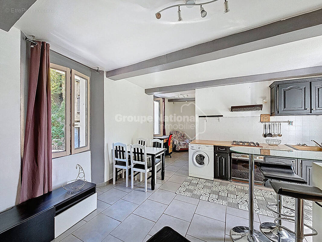 Appartement à BAGNOLS-EN-FORET