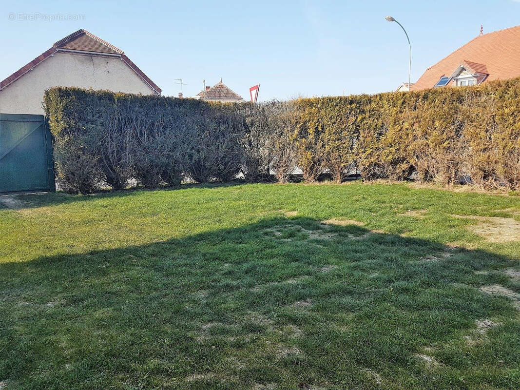 Maison à SAINT-JUST-SAUVAGE