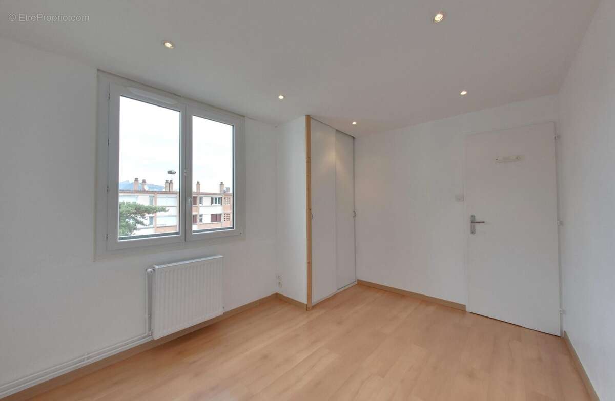 Chambre gauche  - Appartement à ECHIROLLES