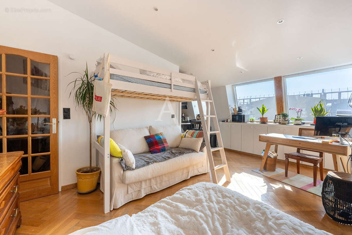 Appartement à LA GARENNE-COLOMBES