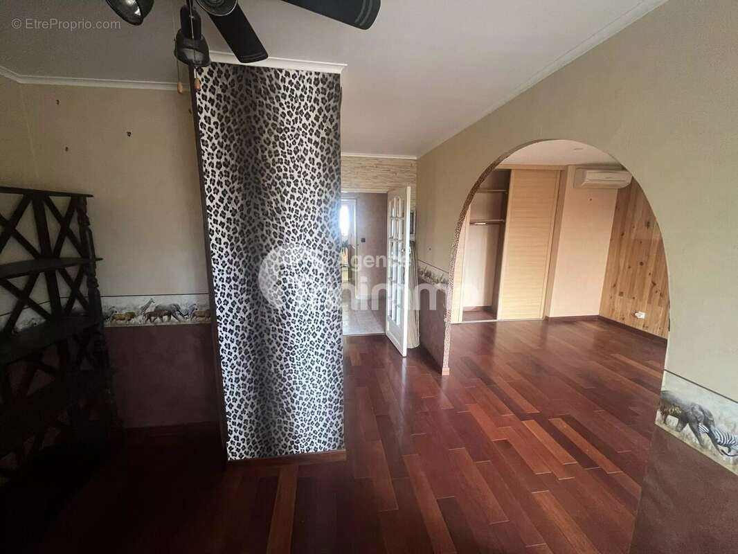Appartement à SAINT-LAURENT-DU-VAR
