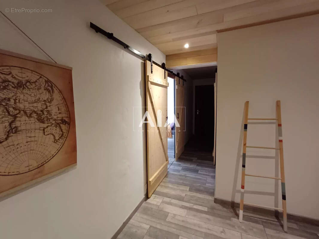Maison à LES ADJOTS