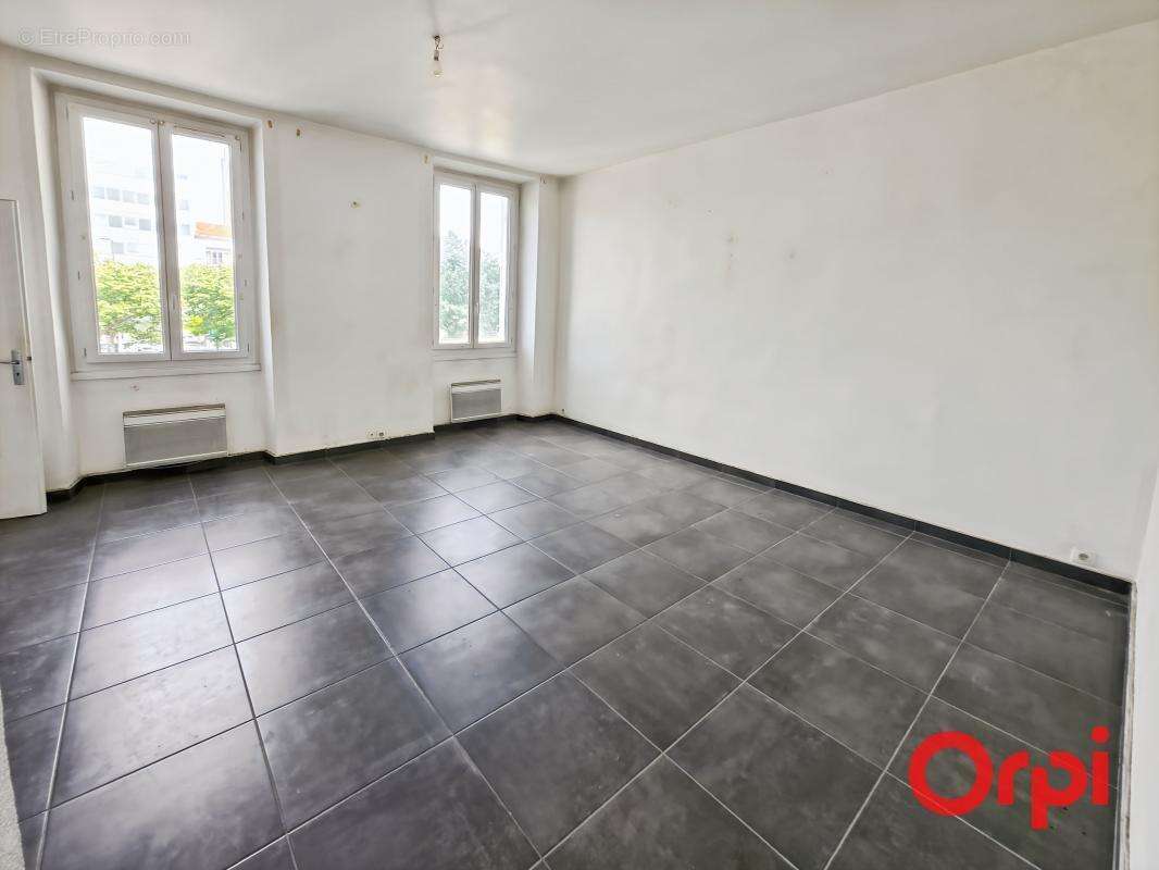 Appartement à MARSEILLE-8E