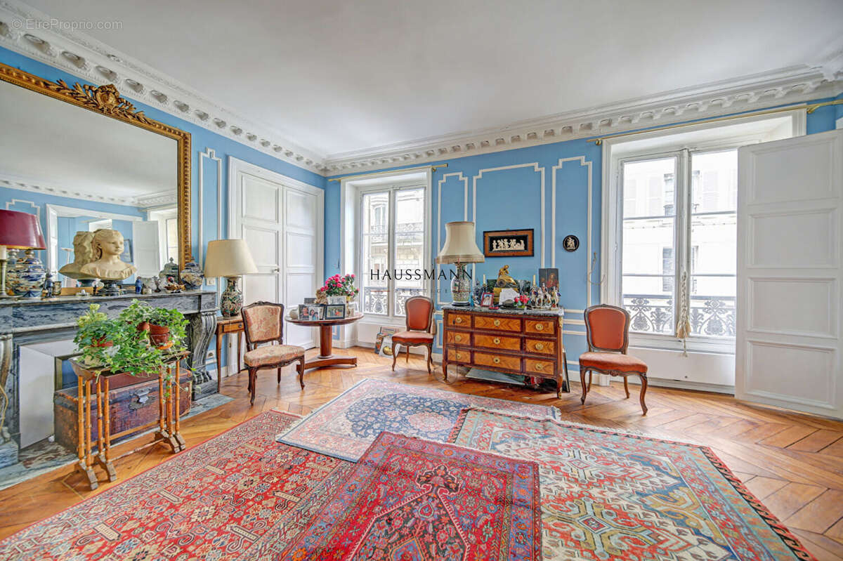 Appartement à PARIS-8E