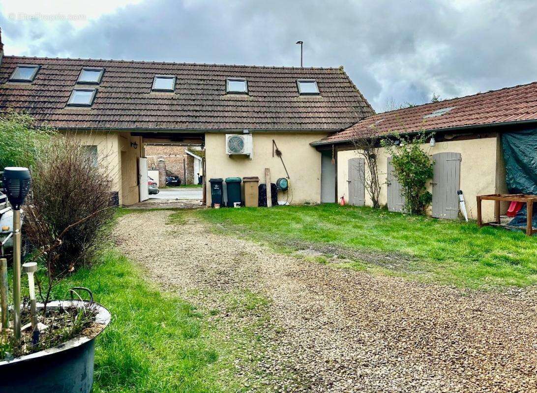Maison à LABOISSIERE-EN-SANTERRE