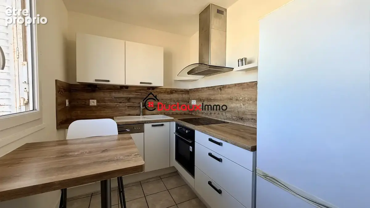 Aurillac - Appartement T3 avec parking et cave - VUE DÉGAGÉE, LUMINOSITÉ ET AUCUN TRAVAUX ! - photo 3