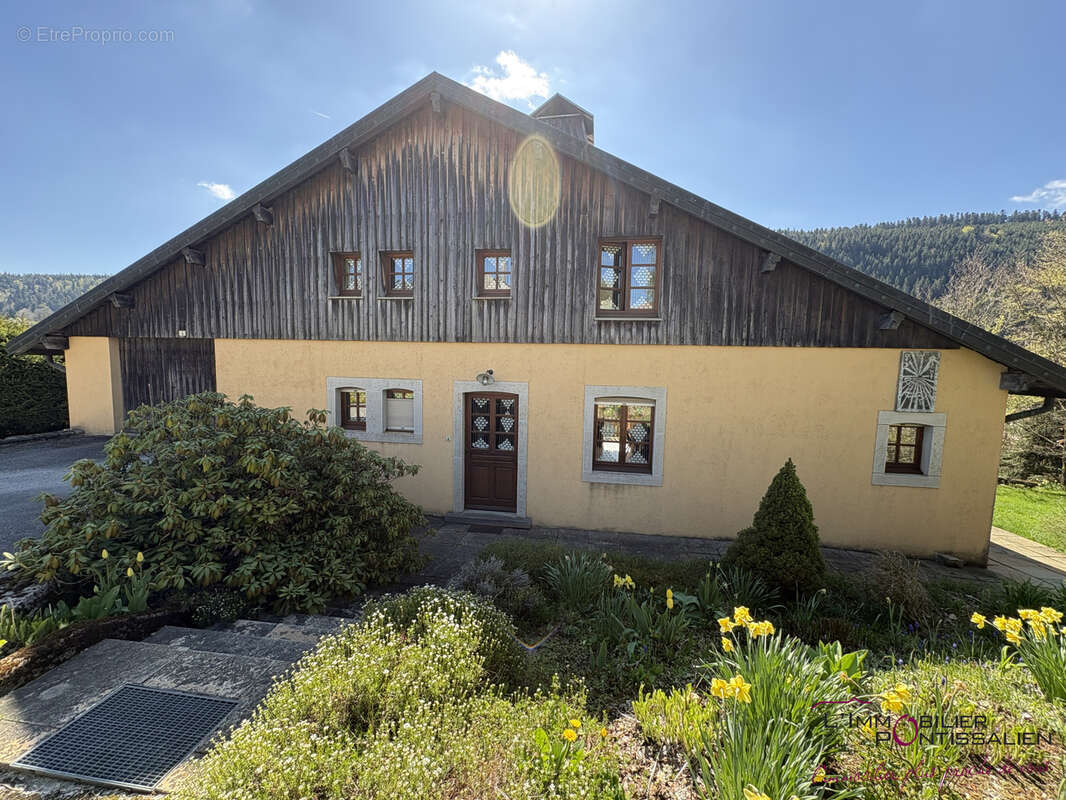 Maison à MAISONS-DU-BOIS-LIEVREMONT