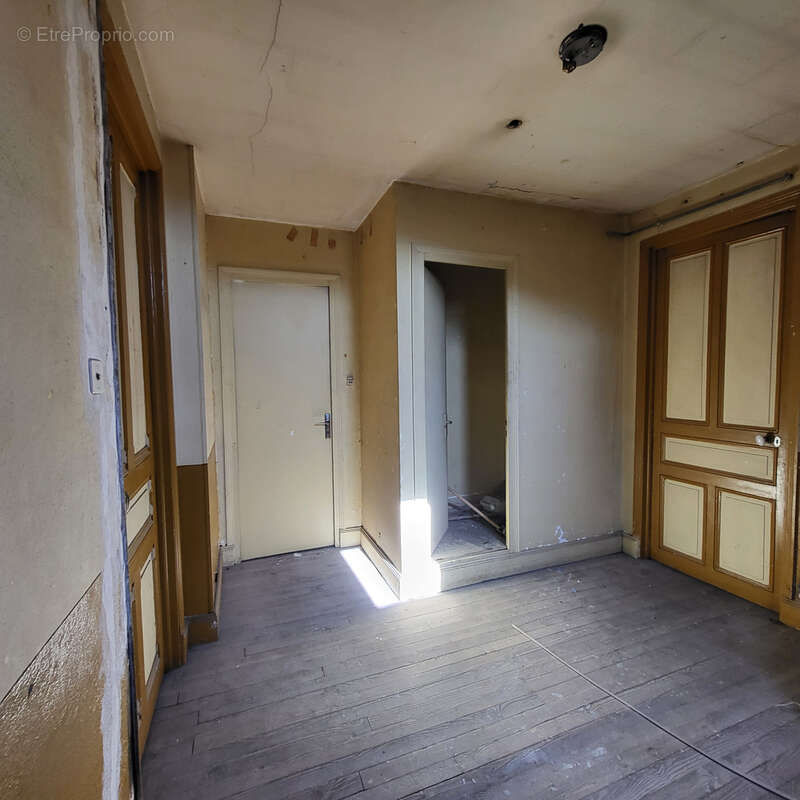 Appartement à RIOM-ES-MONTAGNES