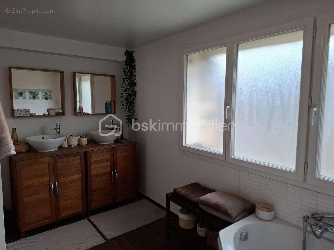 Duplex familial lumineux au cœur d’Auvernaux – volumes, calme et stationnement privatif - photo 8