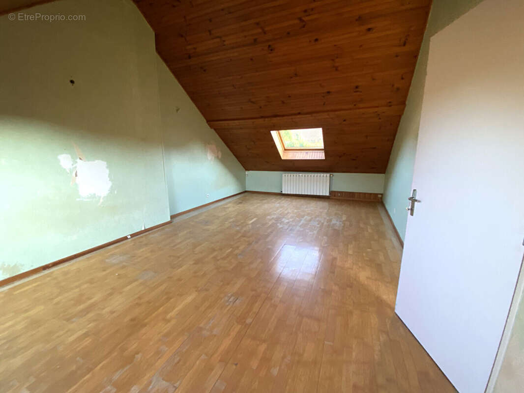 Maison à LA CELLE-SAINT-CYR