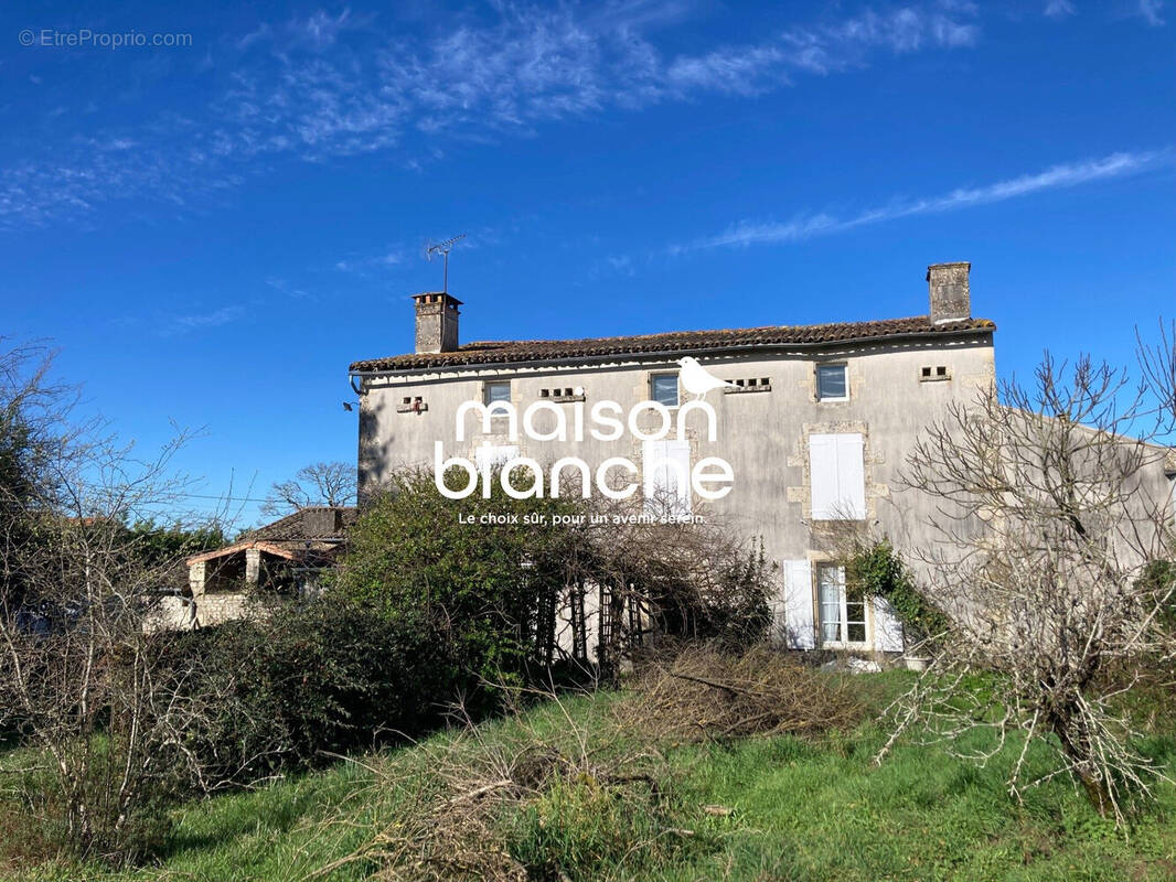 Maison à LA CRECHE