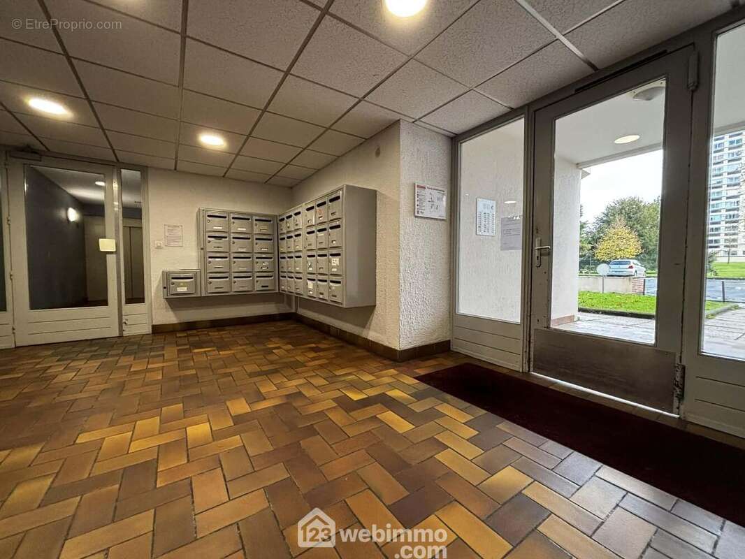 Et au local fermé pour les 2 roues. - Appartement à CHATELLERAULT