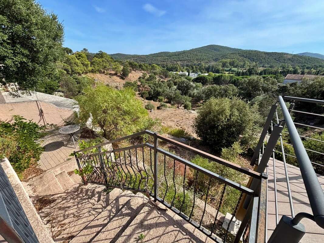 Maison à ROQUEBRUNE-SUR-ARGENS