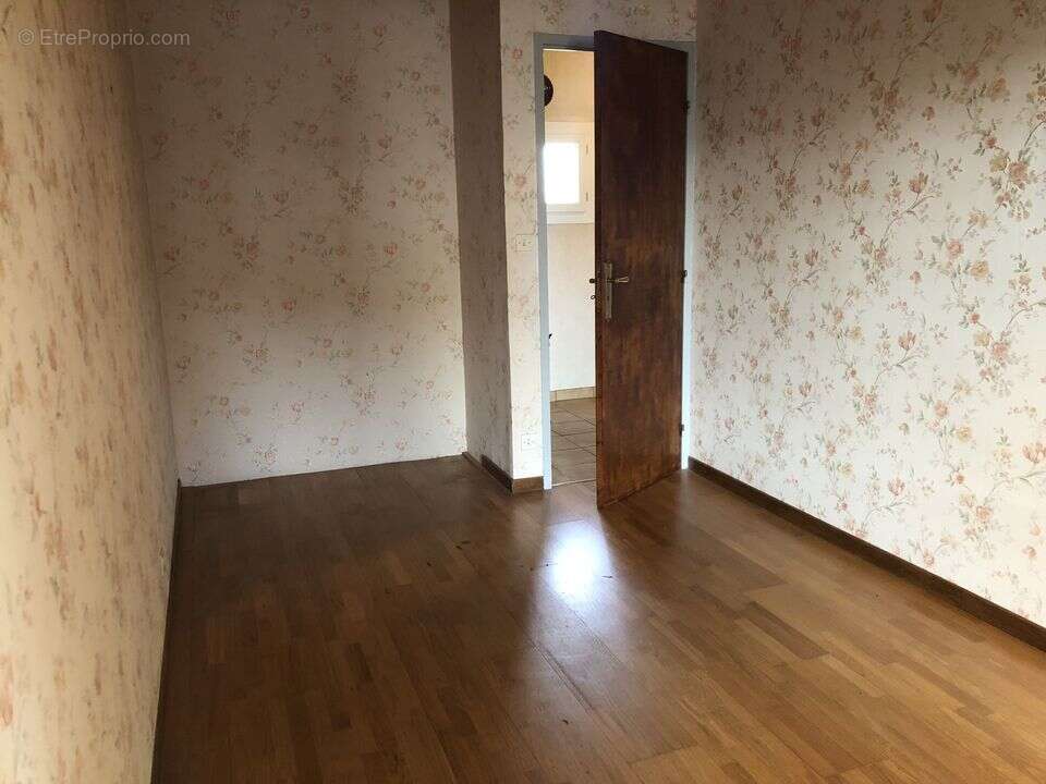 VERTHEUIL MAISON T3 GARAGE, COURS, QUARTIER CALME  - Maison à SAINT-JULIEN-BEYCHEVELLE