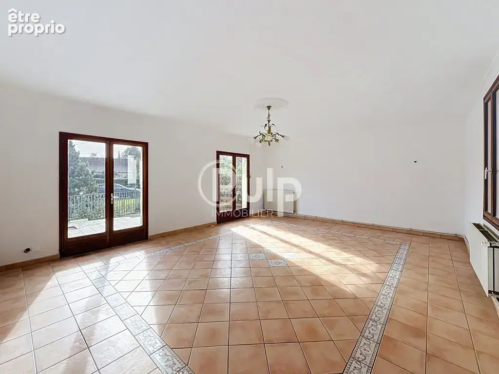 Grigny - Maison semi plain-pied de 232 m², 5 chambres - photo 3