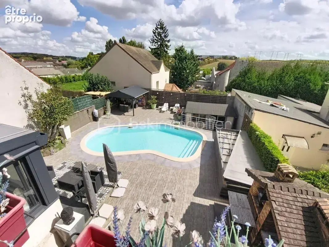 Maison à LE THILLAY