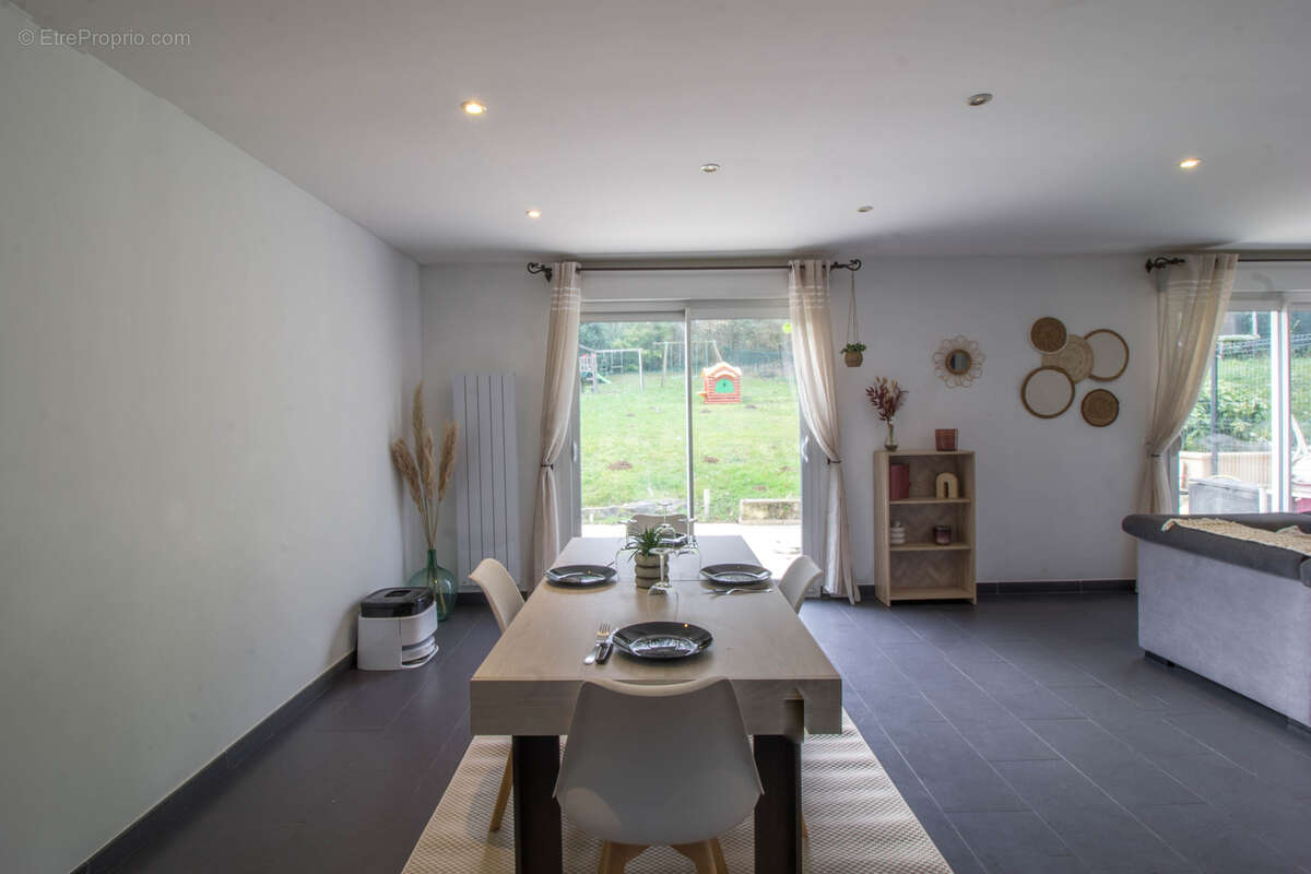 Maison à JANVILLE-SUR-JUINE