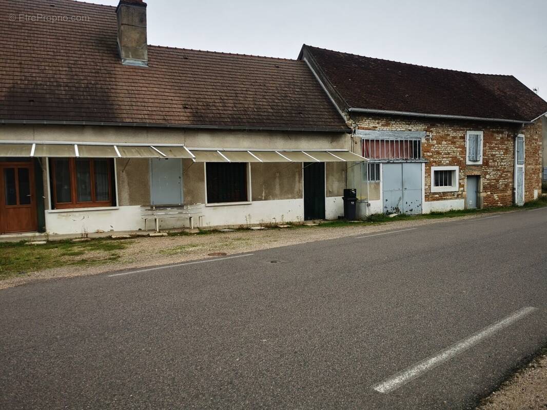 Maison à MESSEY-SUR-GROSNE
