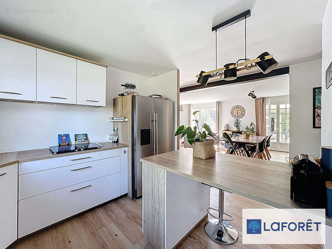 Maison à LES MESNULS