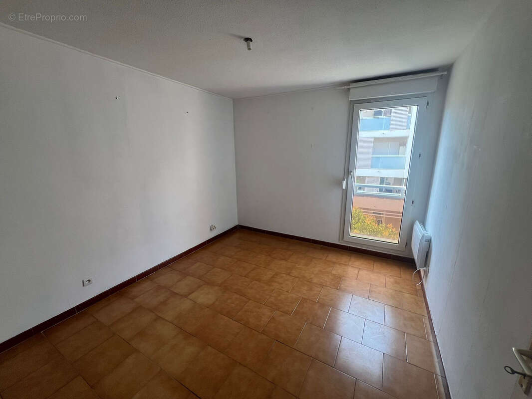 Appartement à SAINT-LAURENT-DU-VAR