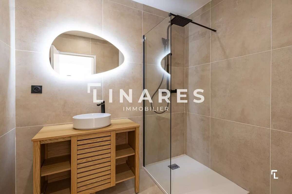Appartement à MARSEILLE-5E