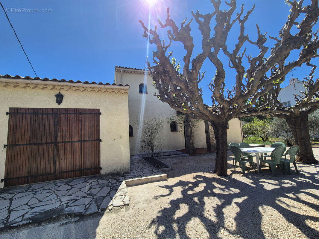 Maison à SOLLIES-PONT