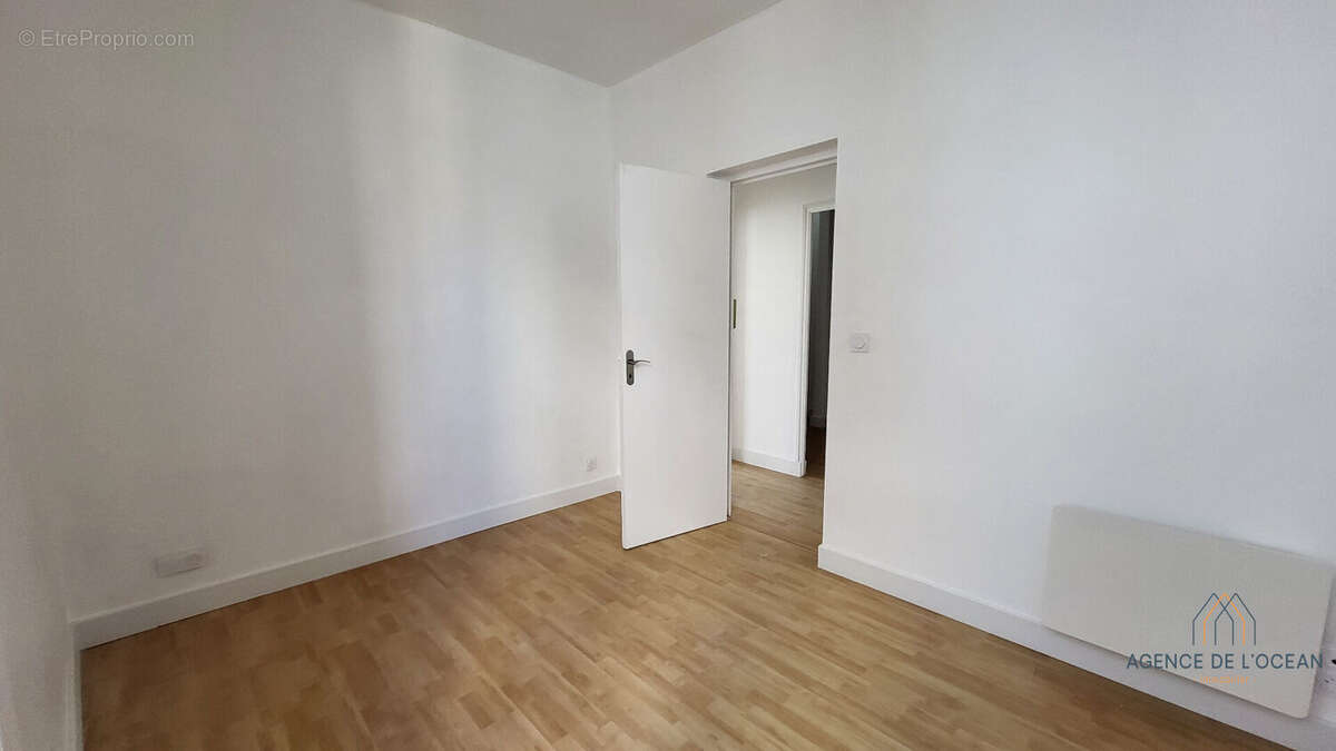 Appartement lumineux à Le Palais : Vue sur l'écluse et cour privée - photo 9