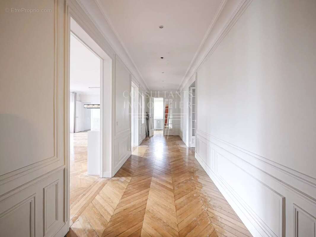 Appartement à NEUILLY-SUR-SEINE