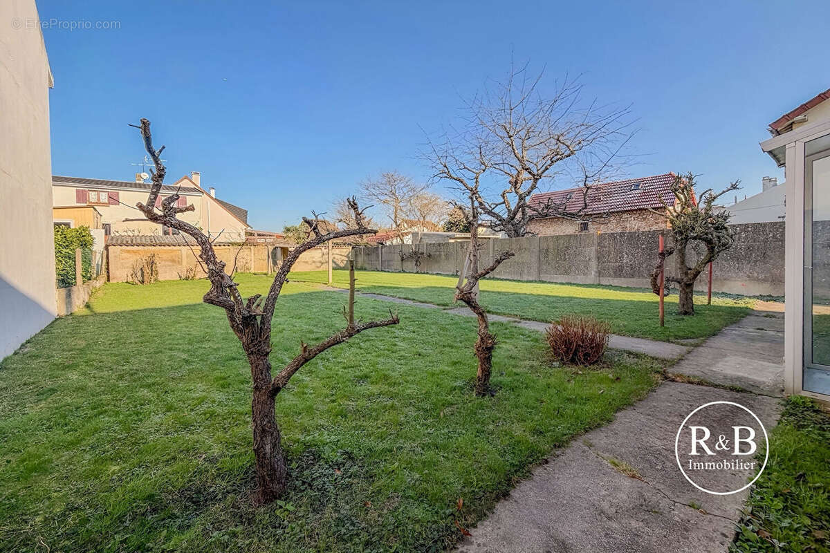 Maison à LES CLAYES-SOUS-BOIS