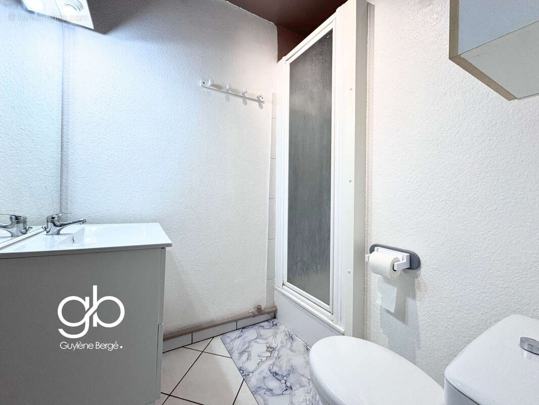 Studio cabine / grande terrasse / climatise / centre du cap d’agde - photo 7