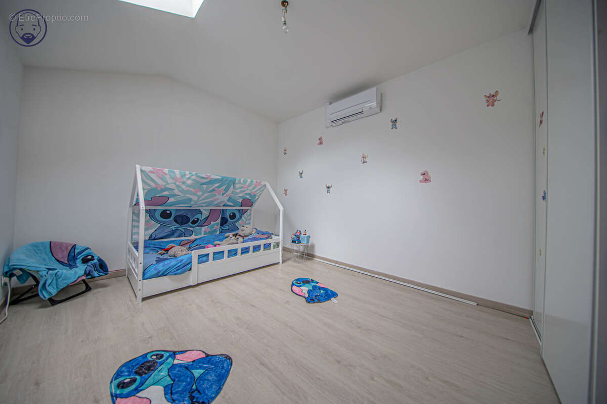 Maison de village avec terrasse et garages - photo 10