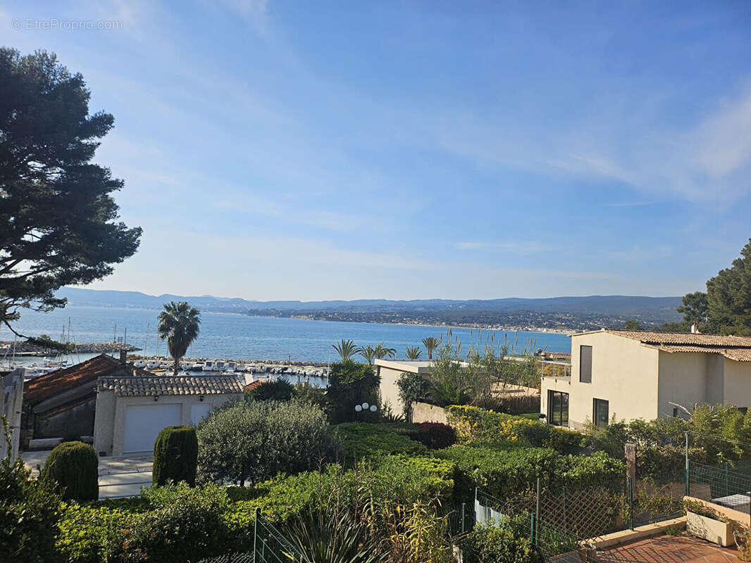 Appartement à SAINT-CYR-SUR-MER