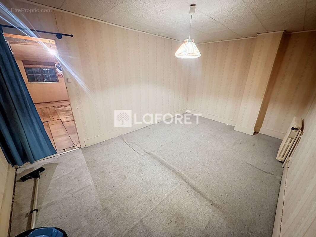 Parking / box Montrevel En Bresse 74 m2 - photo 5