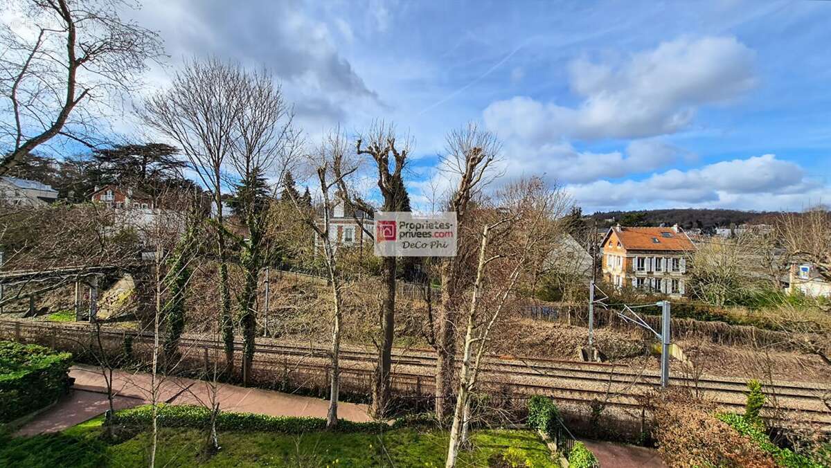 Appartement à VILLE-D'AVRAY