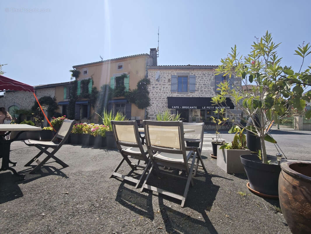 Commerce à SAINT-ESTEPHE